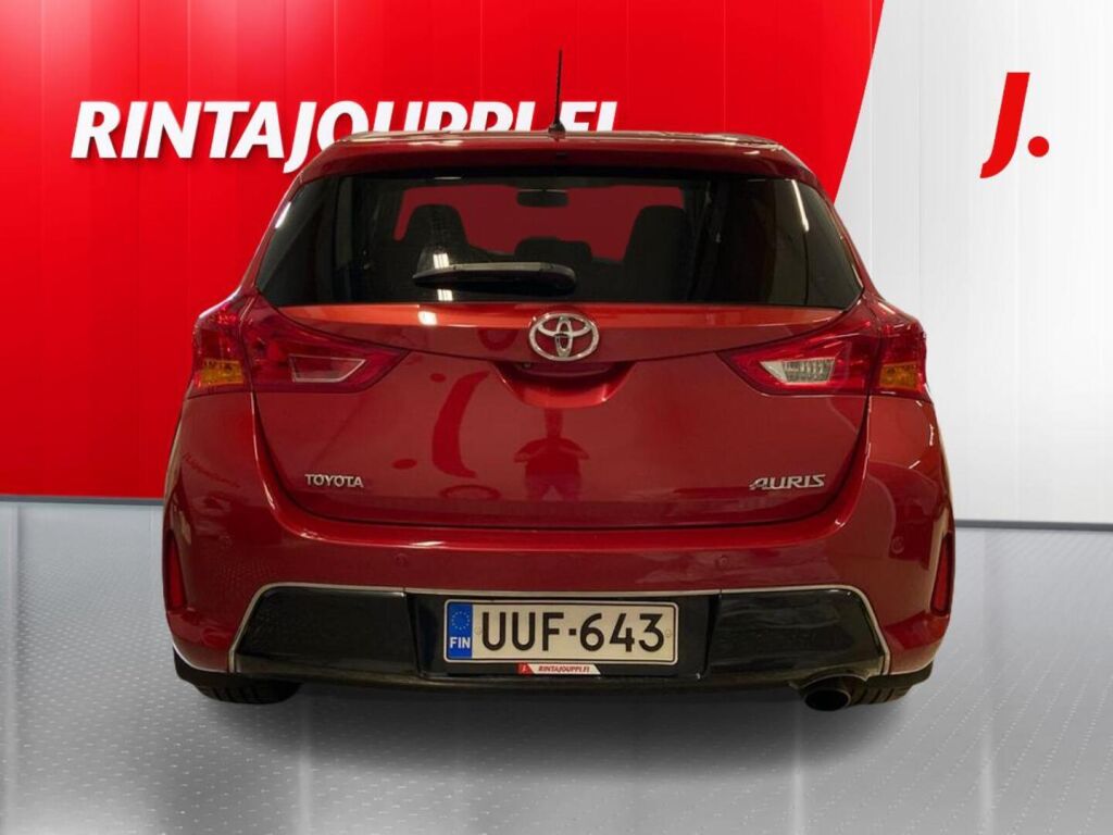 Toyota Auris 2013 Punainen