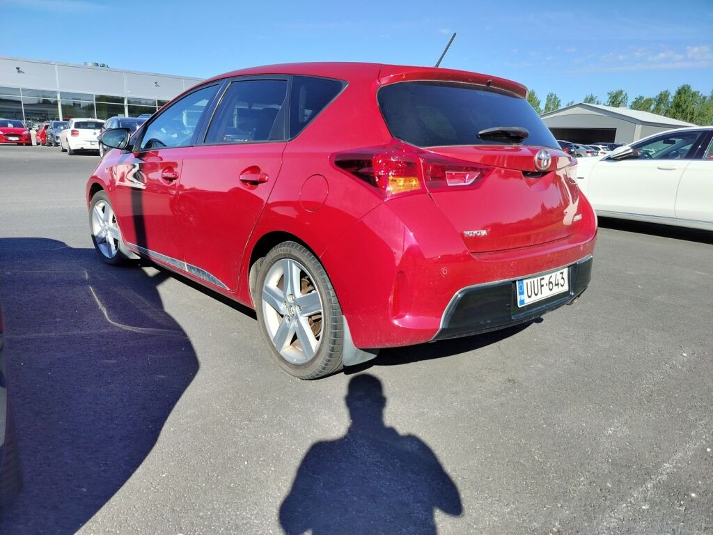 Toyota Auris 2013 Punainen