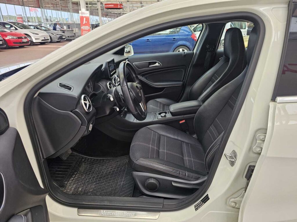 Mercedes-Benz A 2012 Valkoinen