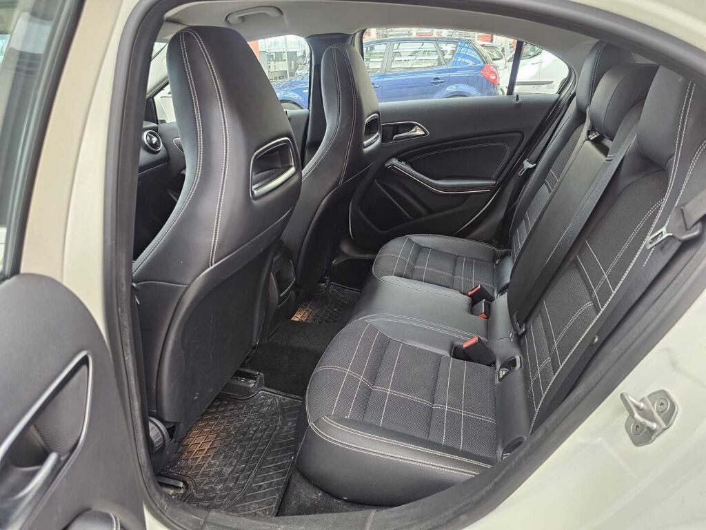 Mercedes-Benz A 2012 Valkoinen