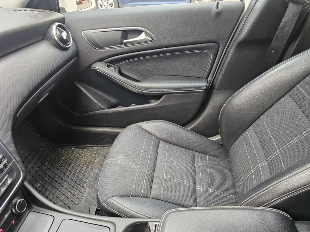 Mercedes-Benz A 2012 Valkoinen