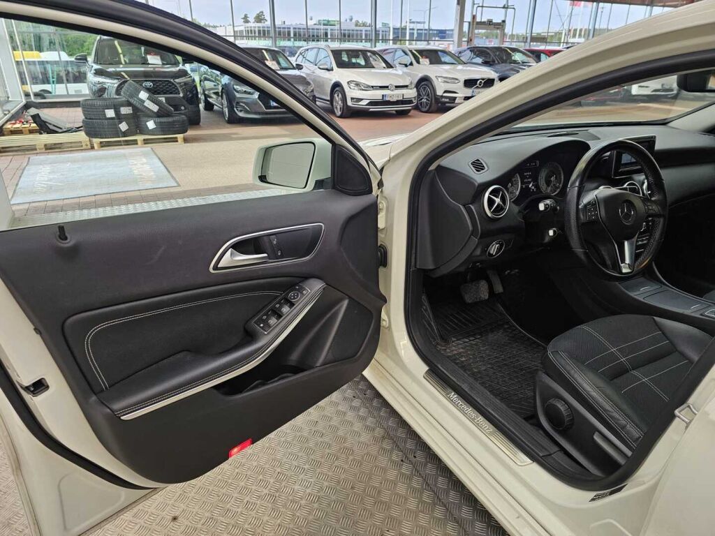 Mercedes-Benz A 2012 Valkoinen