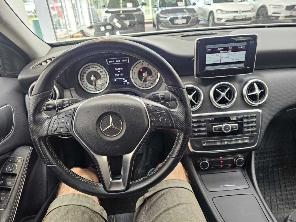 Mercedes-Benz A 2012 Valkoinen