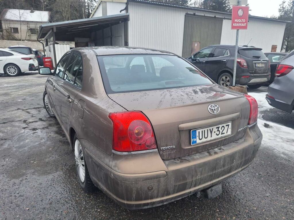 Toyota Avensis 2006 Ruskea (beige)