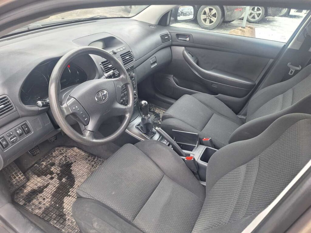 Toyota Avensis 2006 Ruskea (beige)