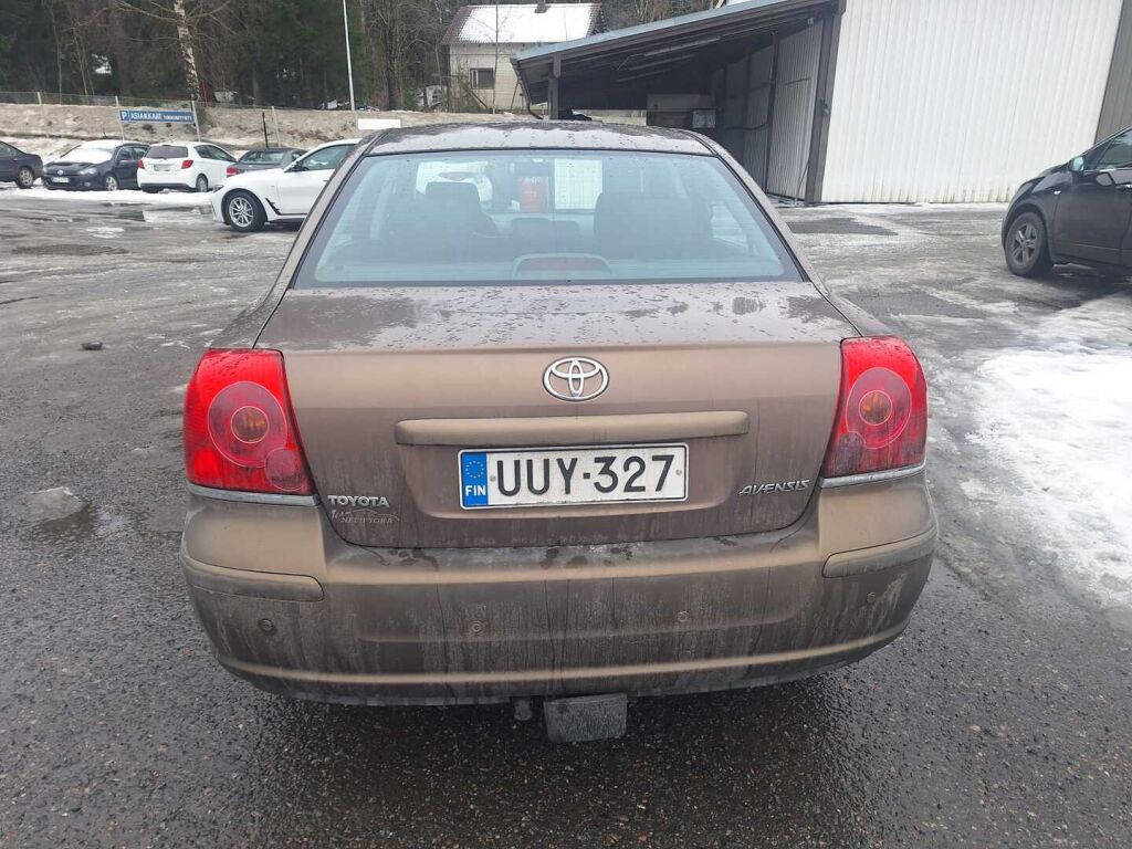 Toyota Avensis 2006 Ruskea (beige)