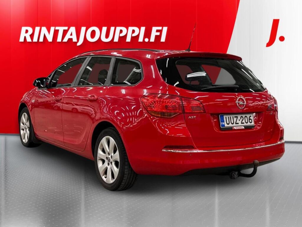 Opel Astra 2013 Punainen