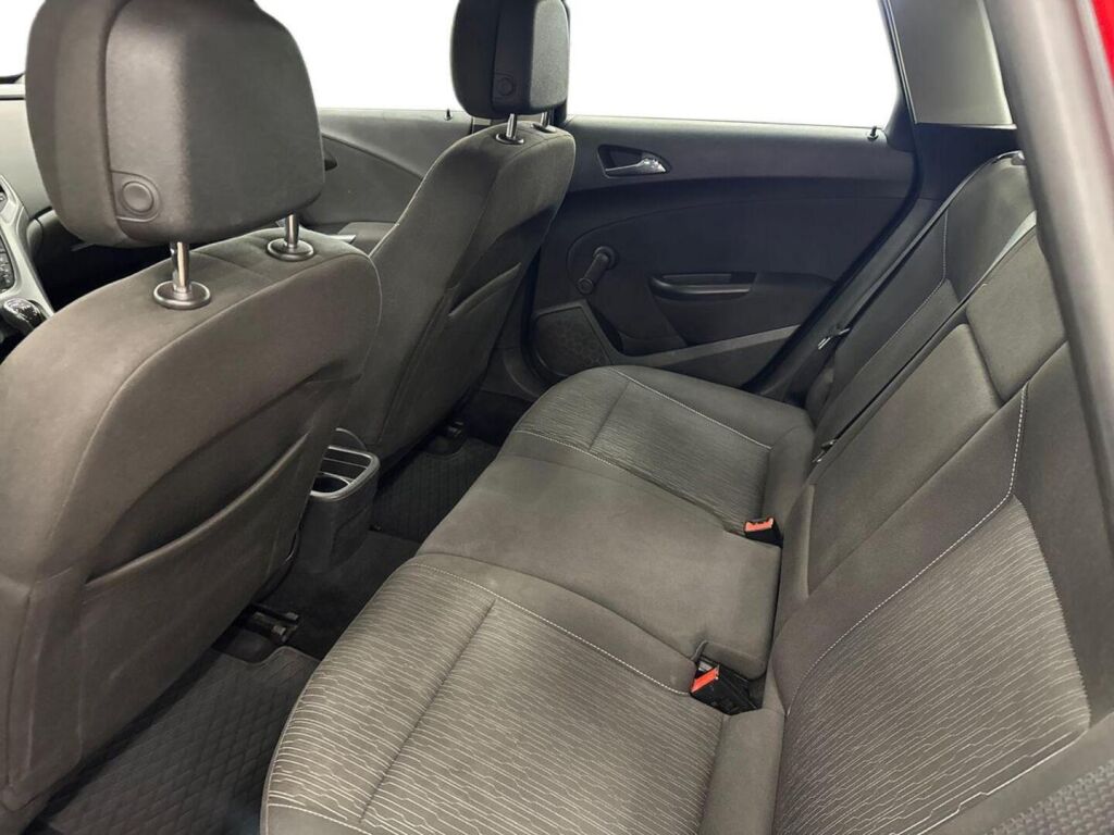 Opel Astra 2013 Punainen