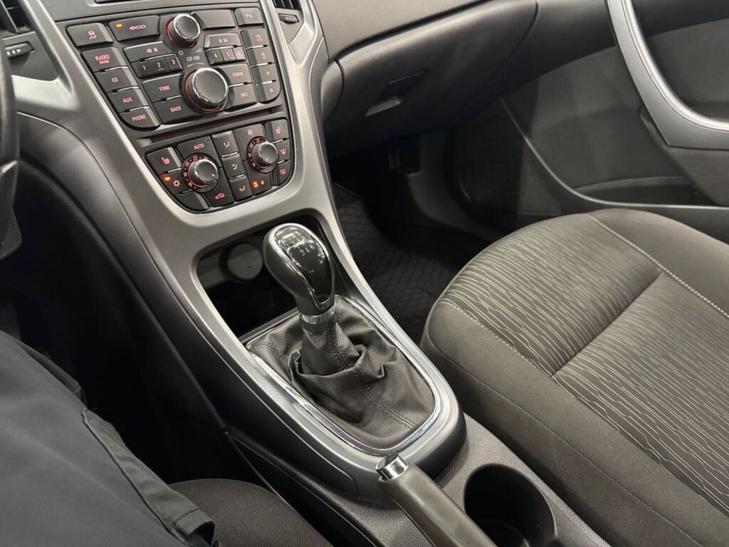 Opel Astra 2013 Punainen