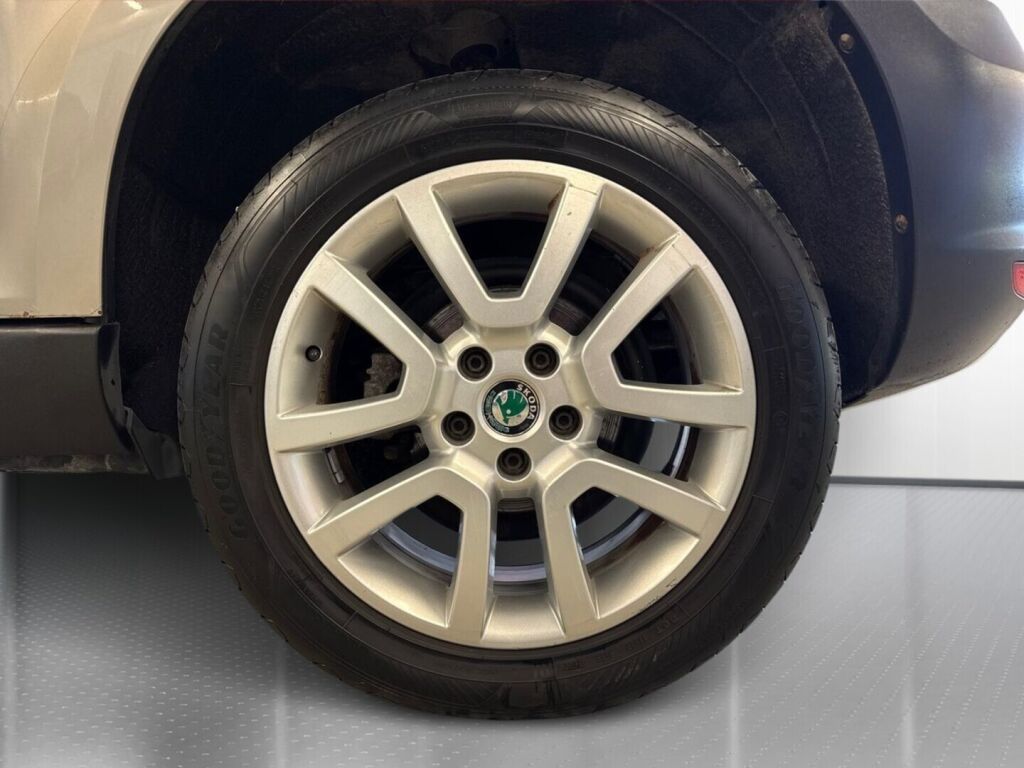 Skoda Yeti 2013 Ruskea (beige)