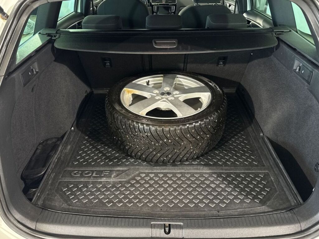 Volkswagen Golf 2015 Valkoinen