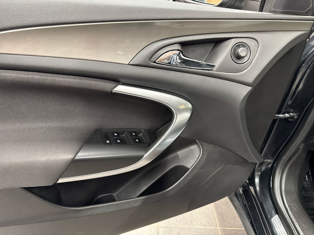 Opel Insignia 2013 Musta