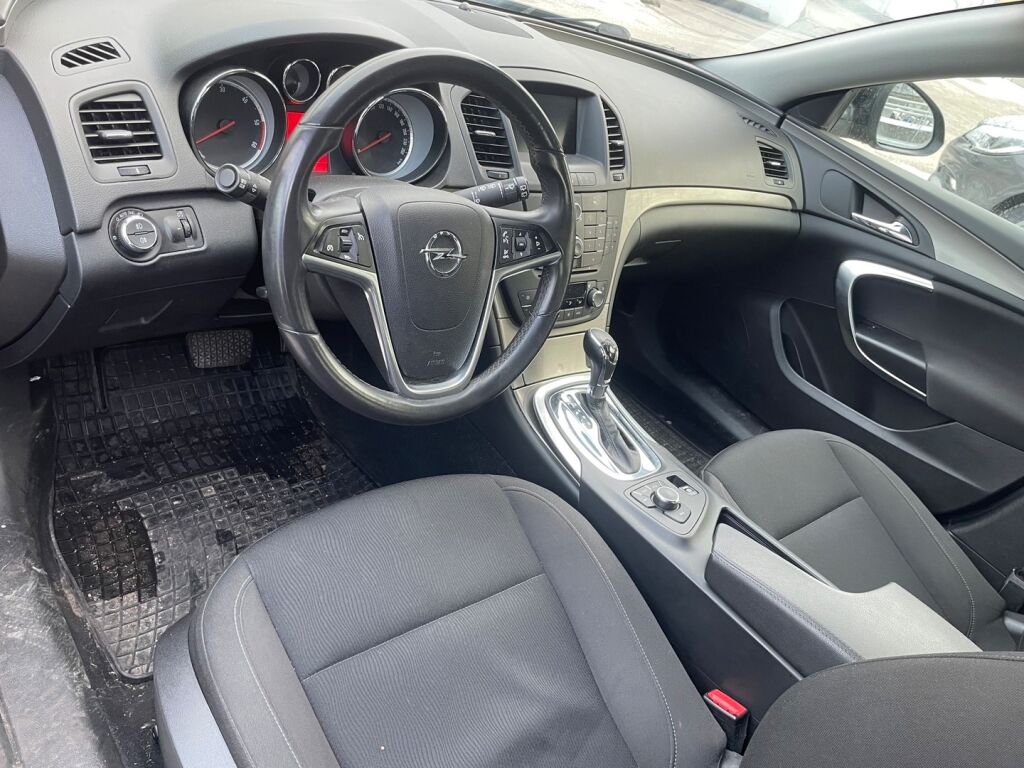 Opel Insignia 2013 Musta