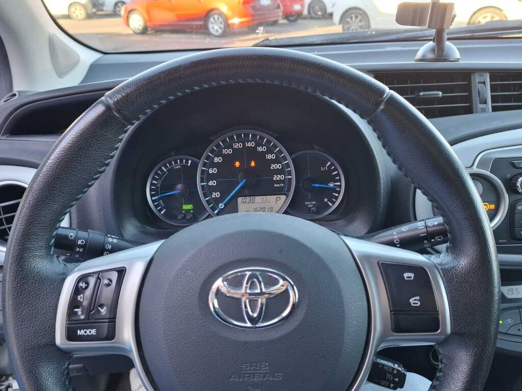 Toyota Yaris 2013 Valkoinen