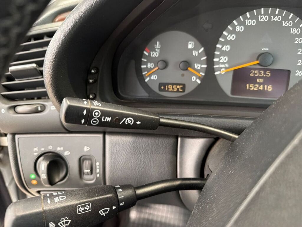 Mercedes-Benz CLK 2001 Harmaa