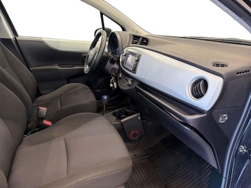 Toyota Yaris 2013 Musta