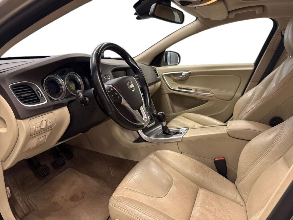 Volvo S60 2011 Ruskea (beige)