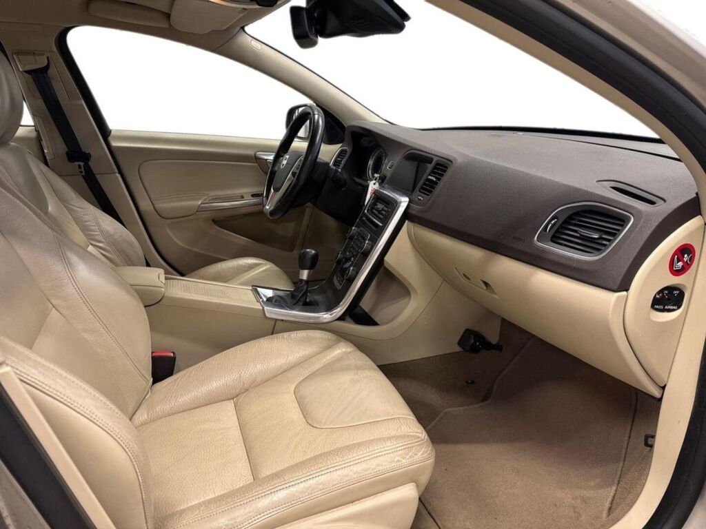 Volvo S60 2011 Ruskea (beige)