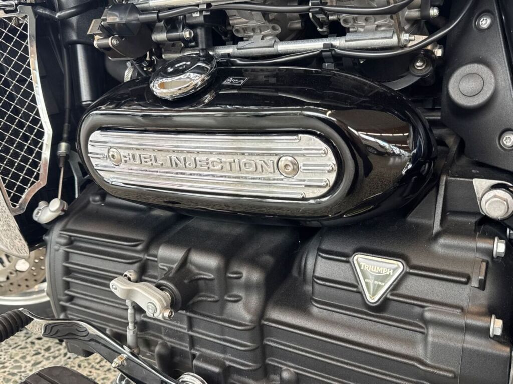 Triumph ROCKET III 2009 moniväri