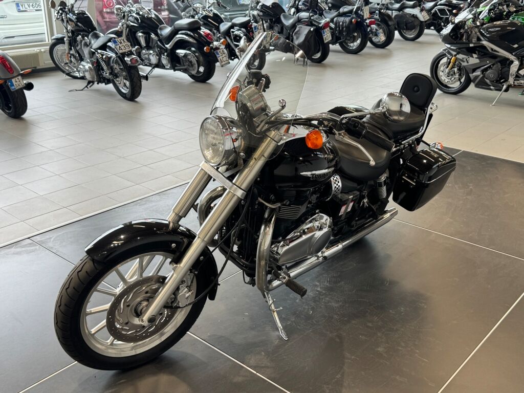 Triumph AMERICA 2009 Musta