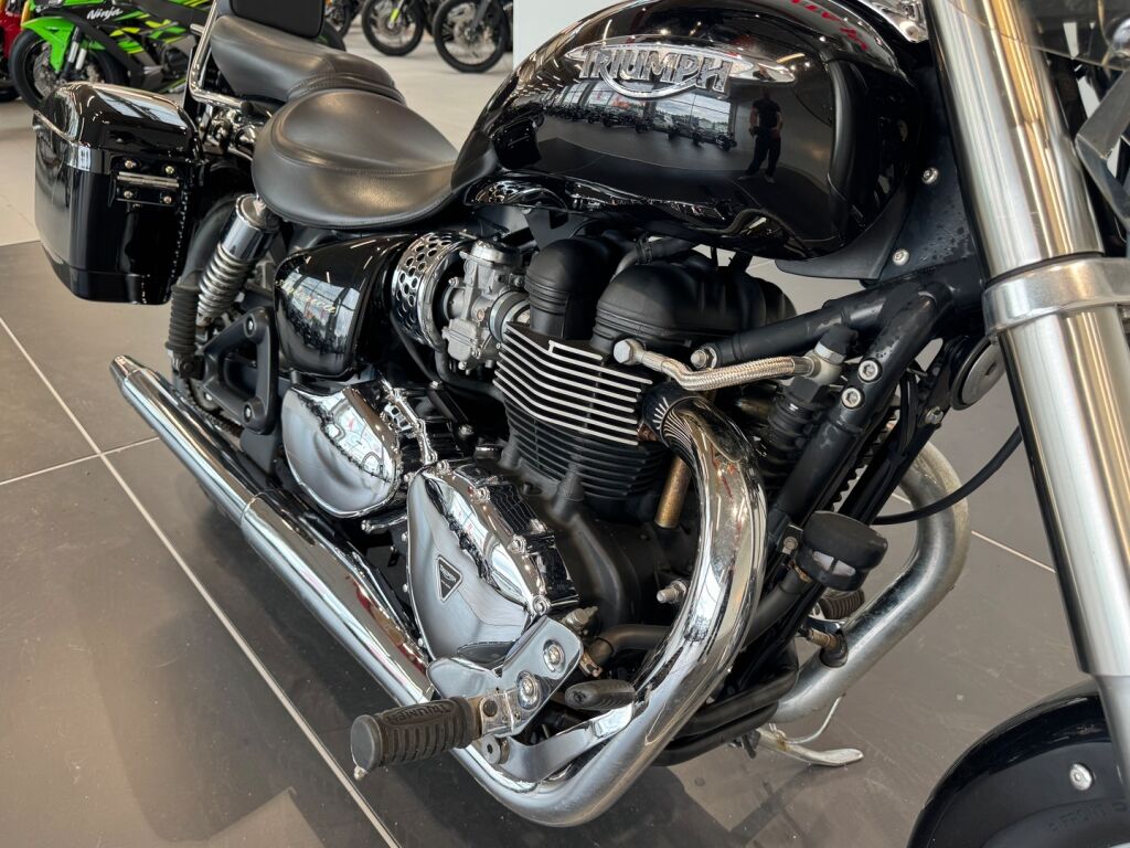 Triumph AMERICA 2009 Musta