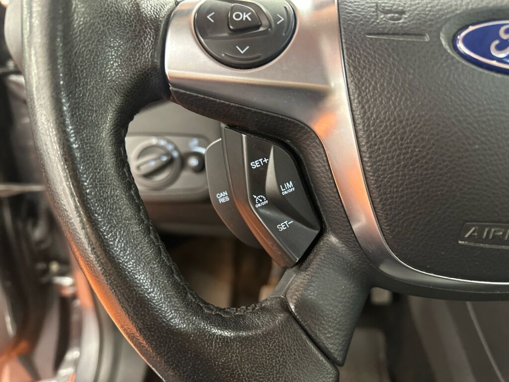 Ford Kuga 2013 Harmaa