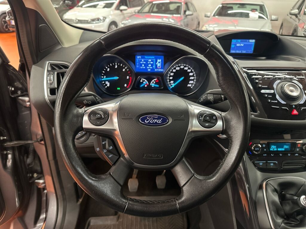 Ford Kuga 2013 Harmaa