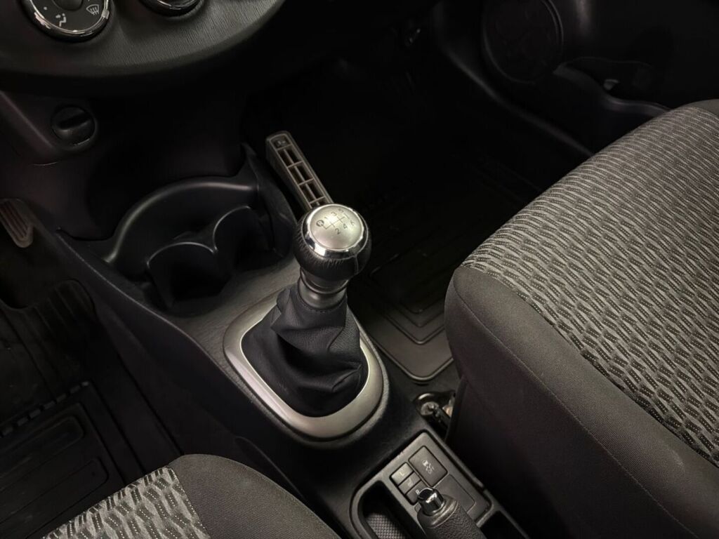 Toyota Yaris 2013 Hopea