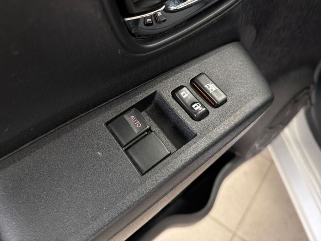 Toyota Yaris 2013 Hopea
