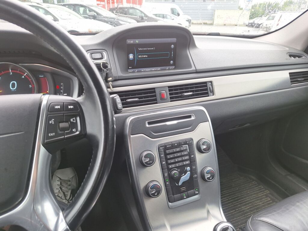 Volvo V70 2013 Punainen