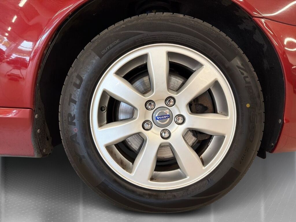 Volvo V70 2013 Punainen