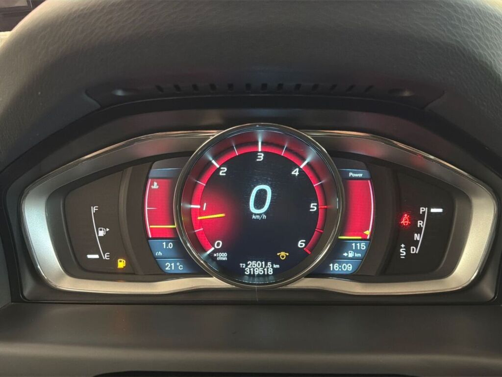 Volvo V70 2013 Punainen