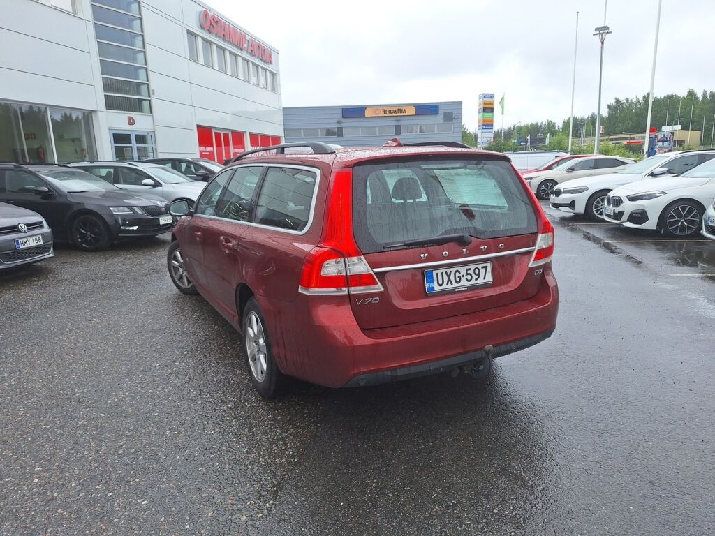 Volvo V70 2013 Punainen