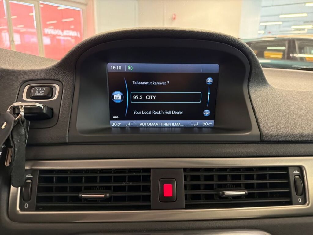 Volvo V70 2013 Punainen