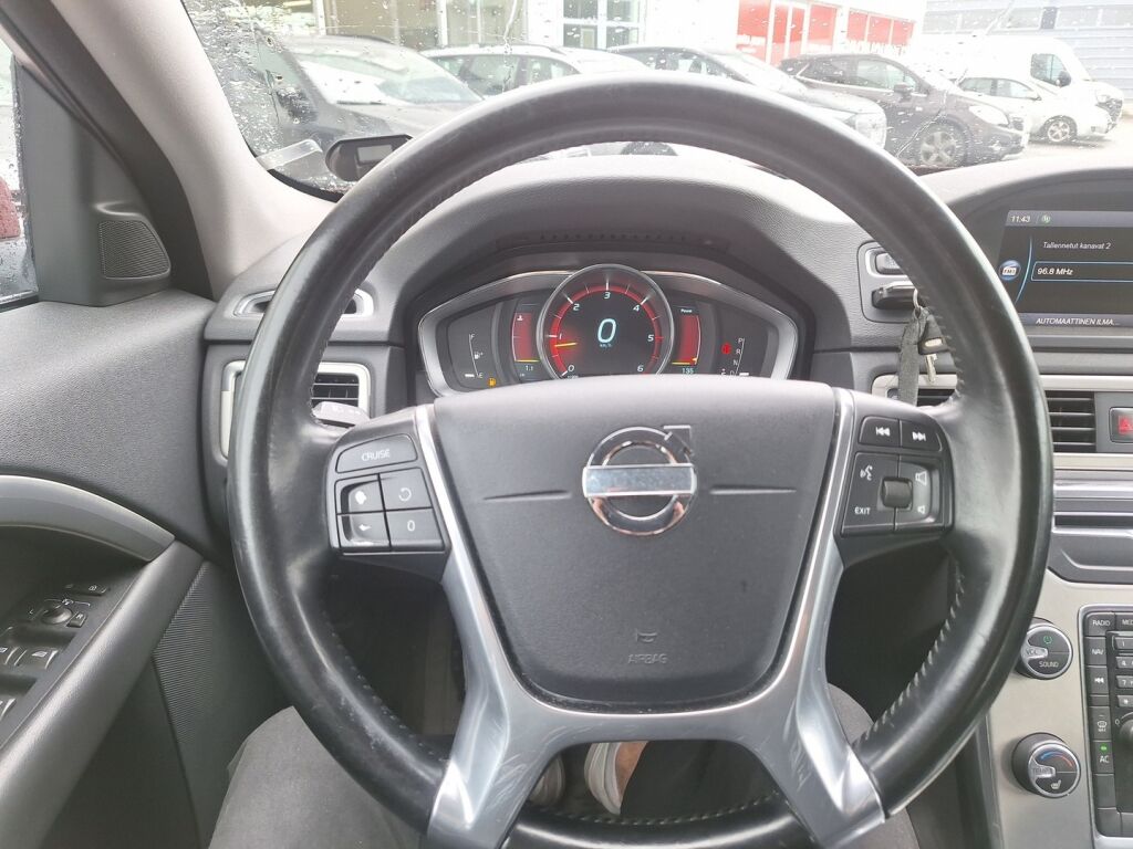 Volvo V70 2013 Punainen