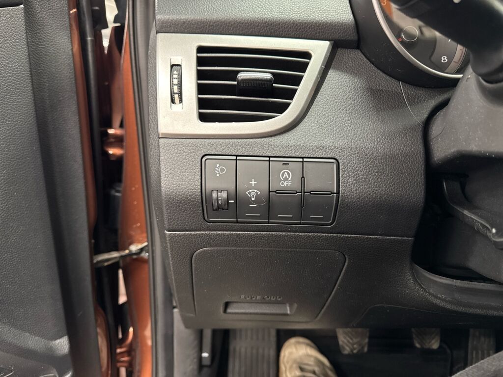 Hyundai i30 3d 2013 Ruskea (beige)