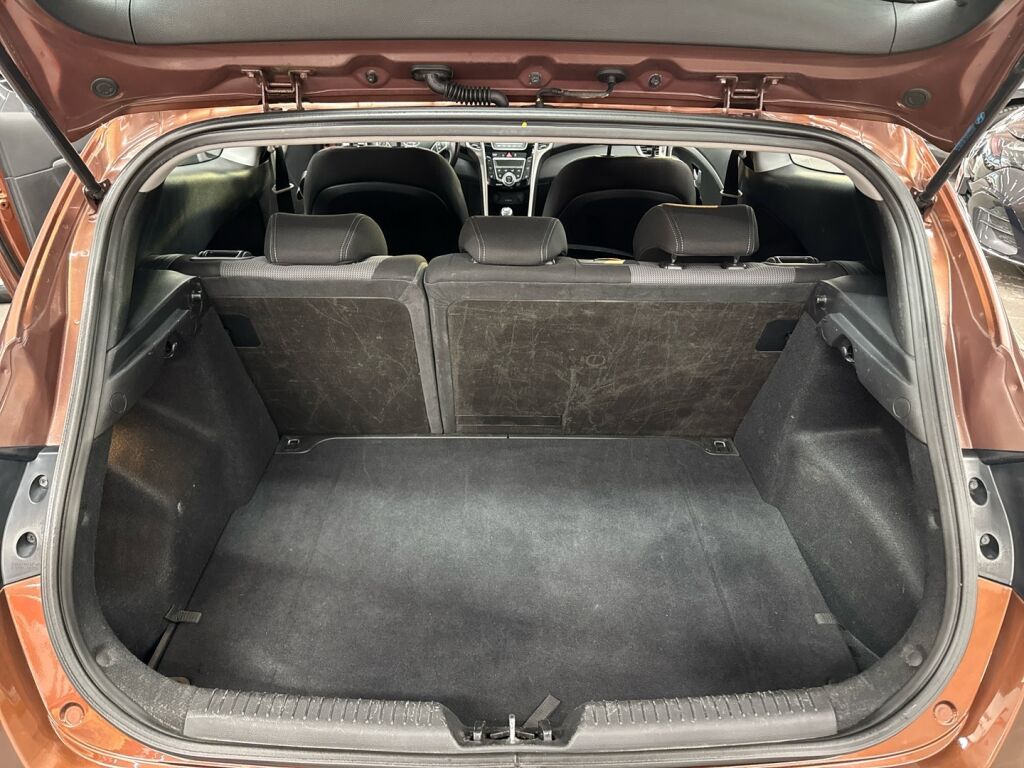 Hyundai i30 3d 2013 Ruskea (beige)