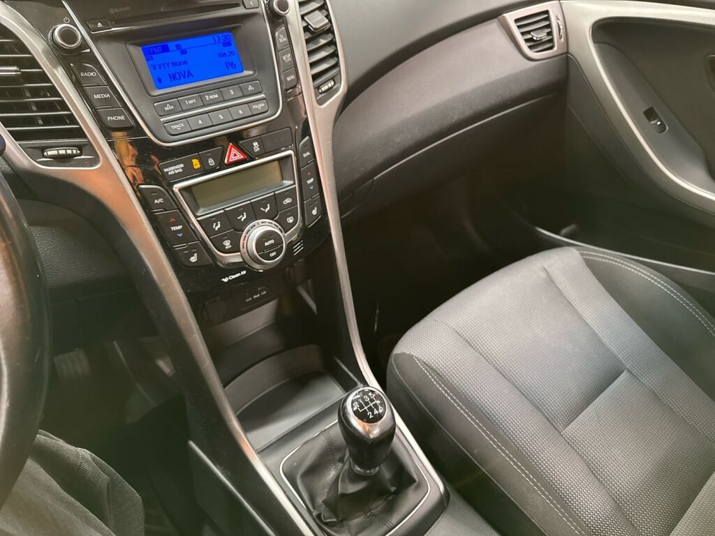 Hyundai i30 3d 2013 Ruskea (beige)