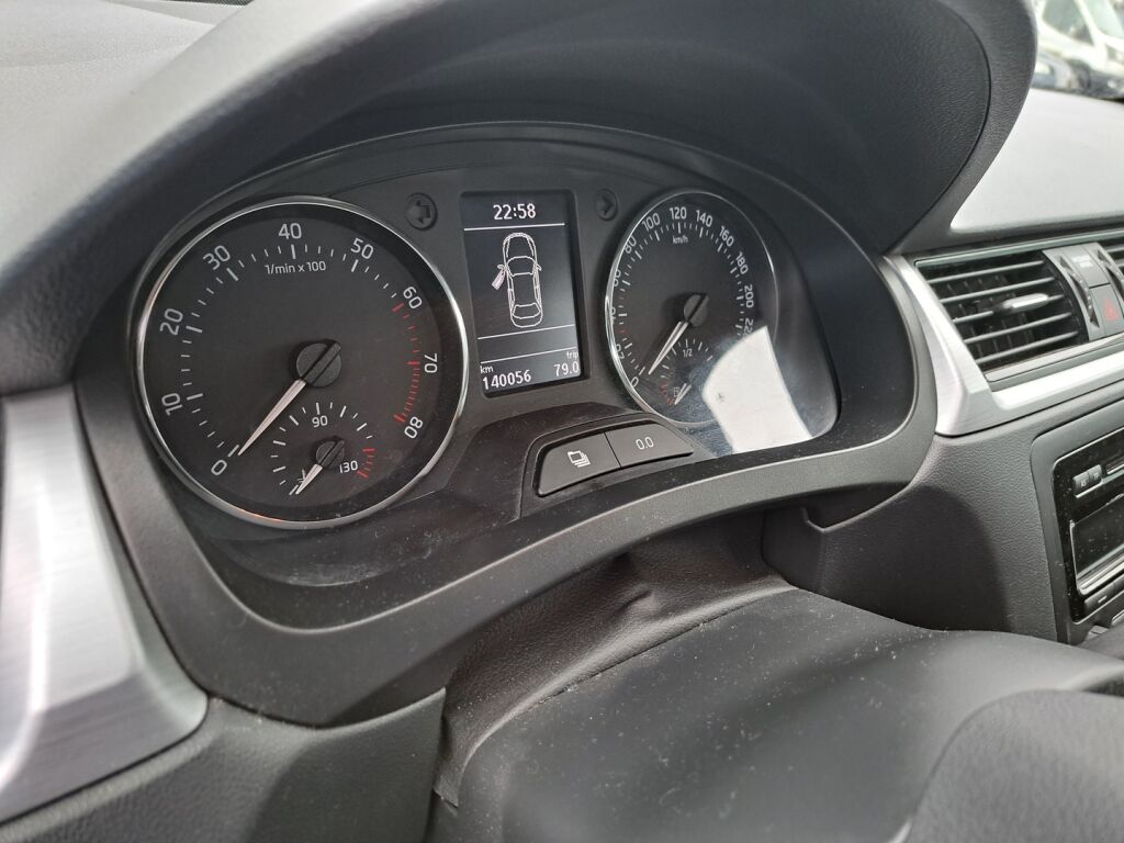 Skoda Rapid 2014 Hopea