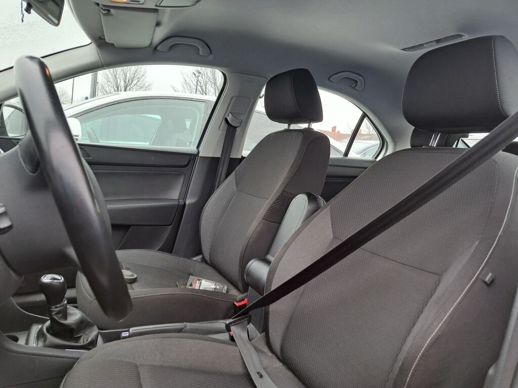 Skoda Rapid 2014 Hopea