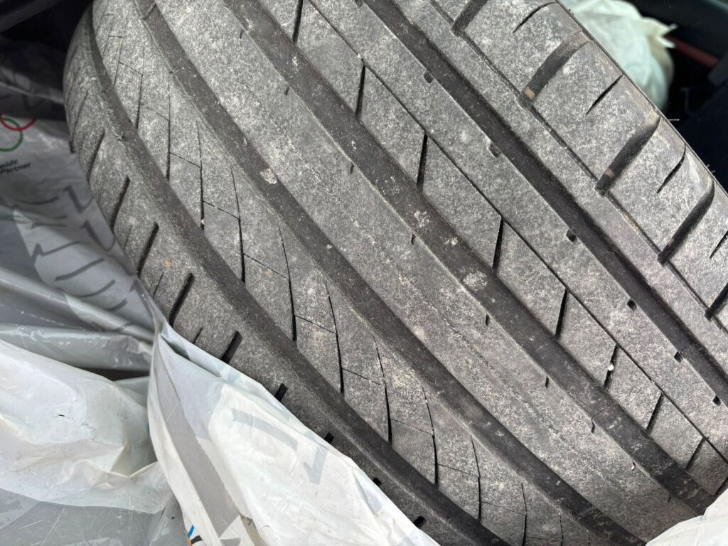 BMW 320 Gran Turismo 2014 Musta