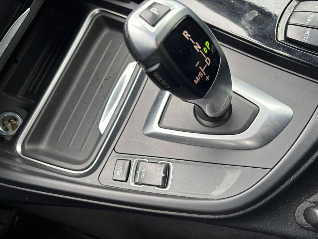 BMW 320 Gran Turismo 2014 Musta