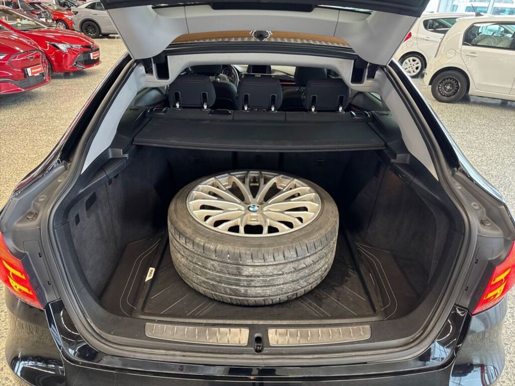 BMW 320 Gran Turismo 2014 Musta