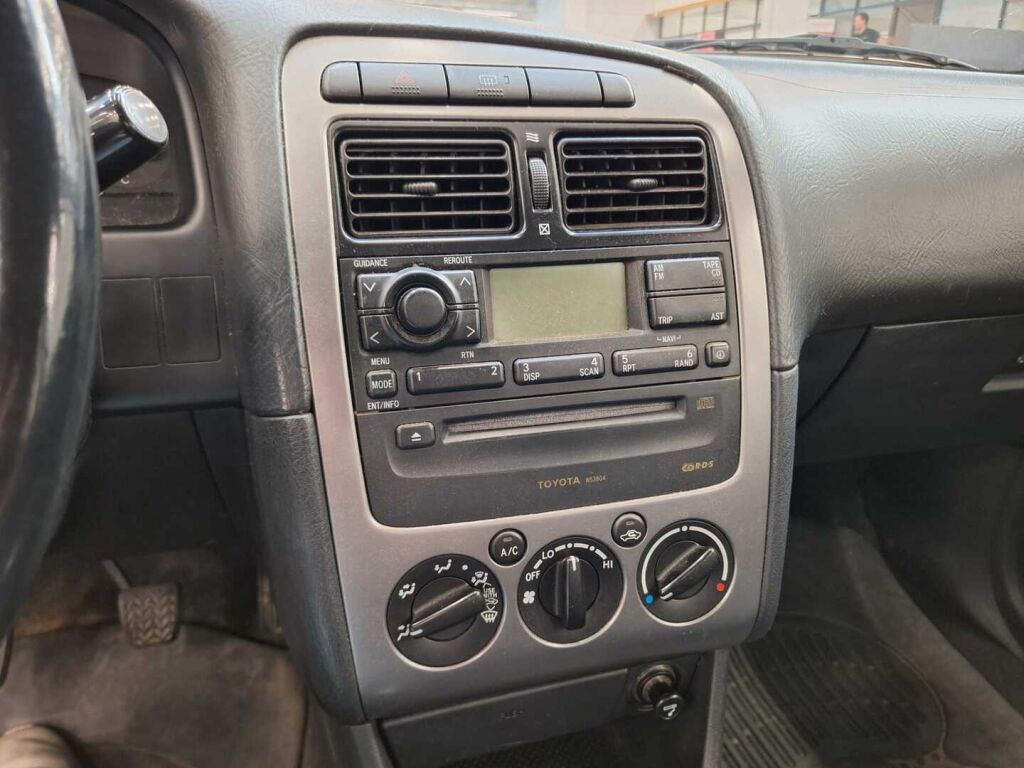 Toyota Avensis 2002 Hopea