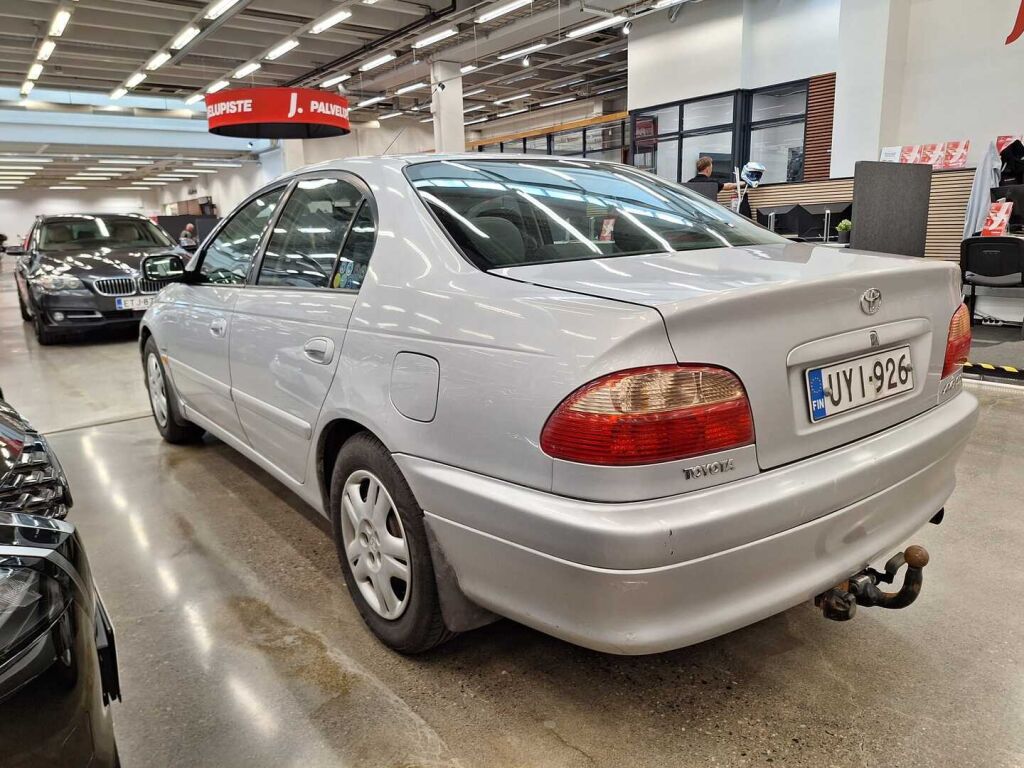 Toyota Avensis 2002 Hopea
