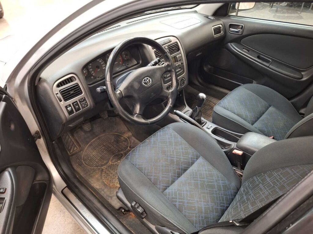 Toyota Avensis 2002 Hopea