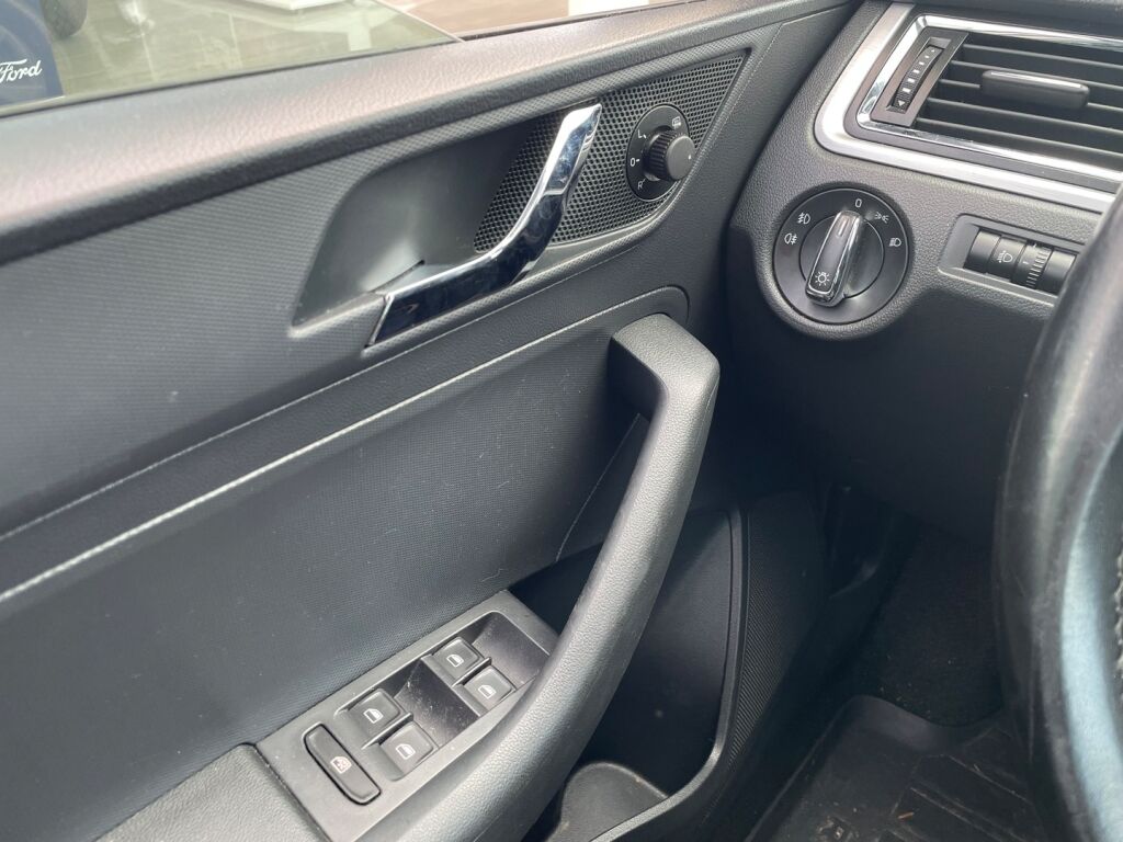 Skoda Rapid 2014 Ruskea (beige)
