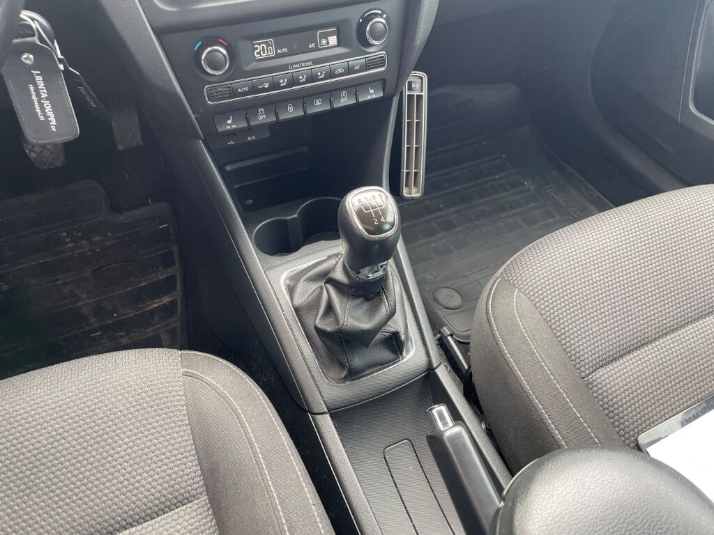 Skoda Rapid 2014 Ruskea (beige)