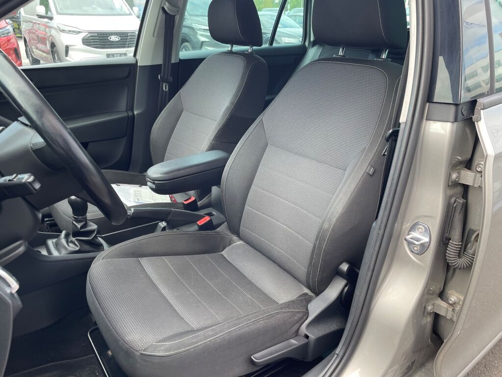 Skoda Rapid 2014 Ruskea (beige)