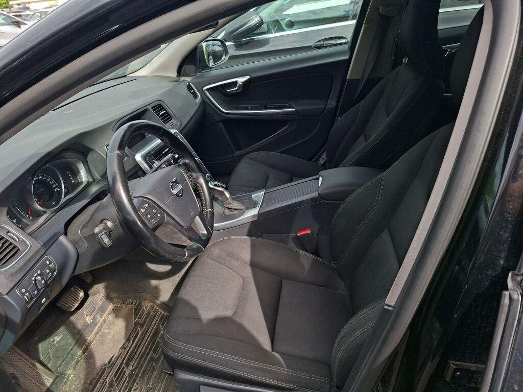 Volvo V60 2014 Musta
